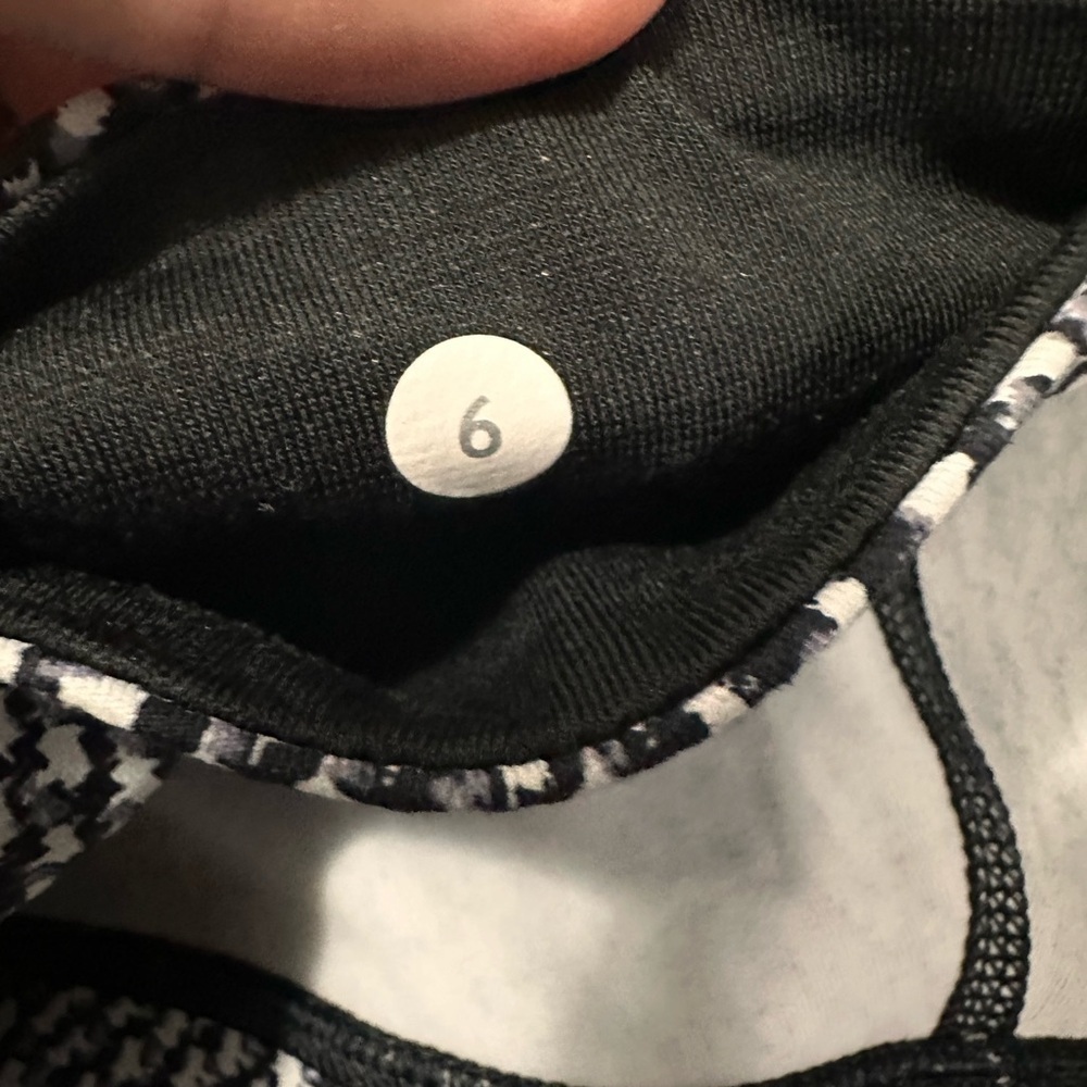 🍋 LULULEMON Wunder Under Crop III - Scatter Star Arctic Grey/Black (Size 6) 🍋 - Picture 6 of 8